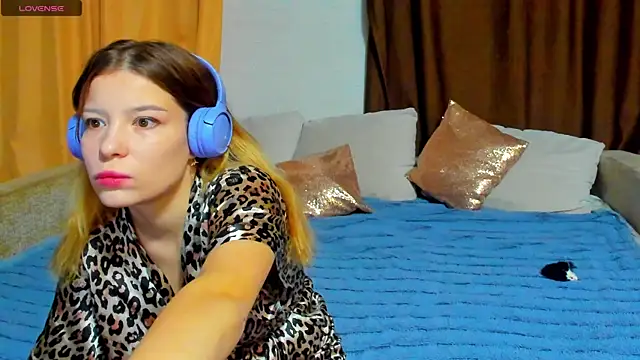 Eva purrr  online show from 11.27.25