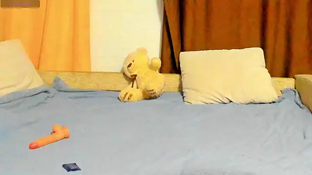 Eva purrr  online show from 12.19.25