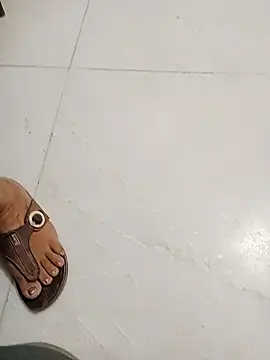 Snapshot of Redhotrose_couple chatting on 11.14.25 Redhotrose couple online show from 11.14.25