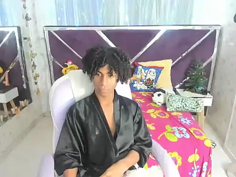 Snapshot of Santy_bigcock_01 chatting on 11.14.25 Santy bigcock 01 online show from 11.14.25