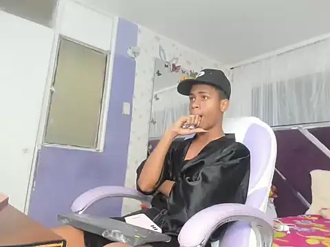 Snapshot of Santy_bigcock_01 chatting on 11.20.25 Santy bigcock 01 online show from 11.20.25