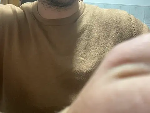 Snapshot of redflake chatting on 11.04.25 redflake online show from 11.04.25