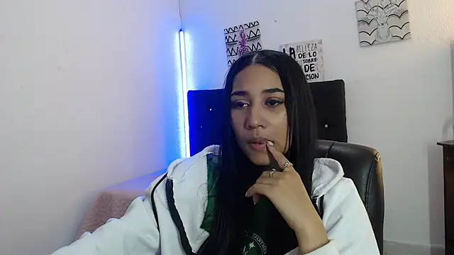 Snapshot of lyam_ebony_ chatting on 02.14.26 lyam ebony online show from 02.14.26