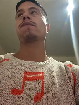 Snapshot of RaySullivan chatting on 11.06.25 RaySullivan online show from 11.06.25