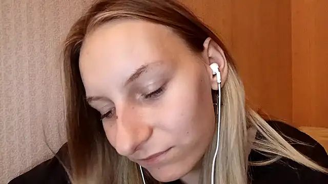 Snapshot of laytafltsmile chatting on 11.04.25 laytafltsmile online show from 11.04.25