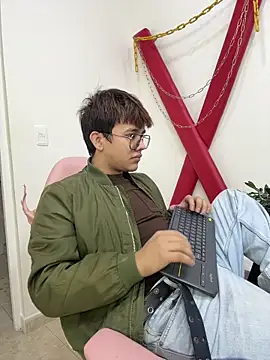 Snapshot of benjiDom chatting on 11.10.25 benjiDom online show from 11.10.25