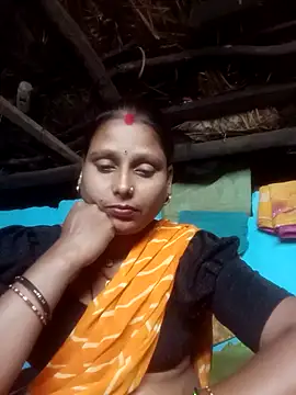 Snapshot of MiniBeast_2 chatting on 11.05.25 MiniBeast 2 online show from 11.05.25