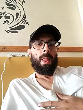 Snapshot of Badikarde chatting on 11.05.25 Badikarde online show from 11.05.25