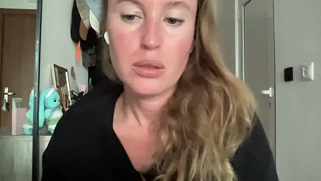 Snapshot of Ameli8 chatting on 11.05.25 Ameli8 online show from 11.05.25