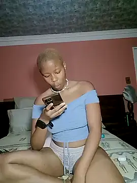 Snapshot of Prettyflowea chatting on 11.08.25 Prettyflowea online show from 11.08.25