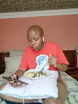 Snapshot of Prettyflowea chatting on 11.08.25 Prettyflowea online show from 11.08.25