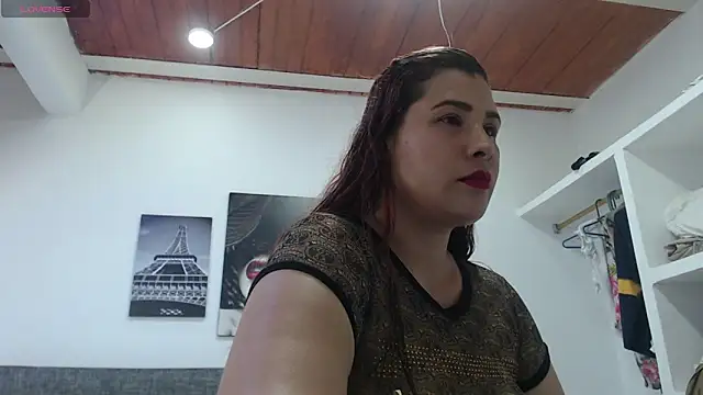 Snapshot of SweetSurrender69 chatting on 11.08.25 SweetSurrender69 online show from 11.08.25