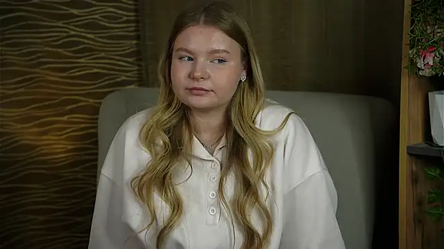 Snapshot of TorieDeeb chatting on 11.06.25 TorieDeeb online show from 11.06.25