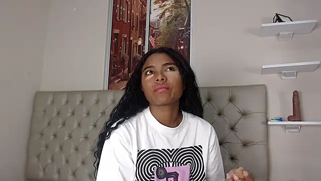 Snapshot of mila_sophia chatting on 11.07.25 mila sophia online show from 11.07.25