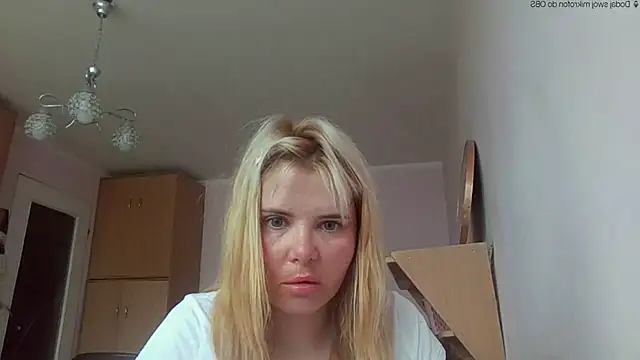 Snapshot of HornyElena chatting on 05.05.26 HornyElena online show from 05.05.26
