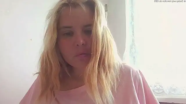 Snapshot of HornyElena chatting on 05.16.26 HornyElena online show from 05.16.26