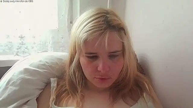 Snapshot of HornyElena chatting on 05.17.26 HornyElena online show from 05.17.26