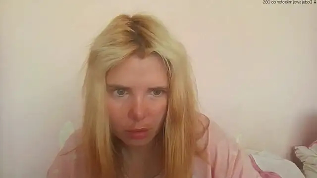 Snapshot of HornyElena chatting on 06.01.26 HornyElena online show from 06.01.26