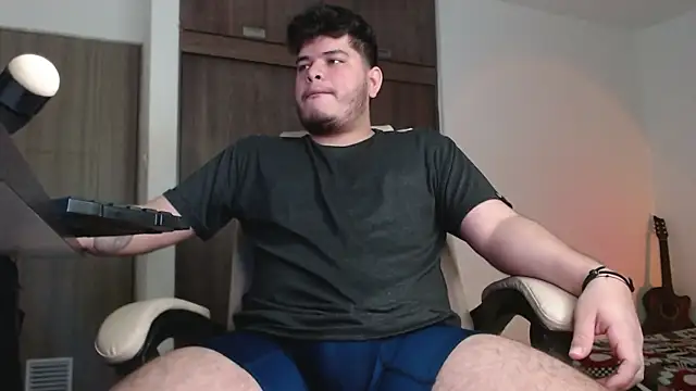 Snapshot of Dante_Bonett chatting on 11.08.25 Dante Bonett online show from 11.08.25