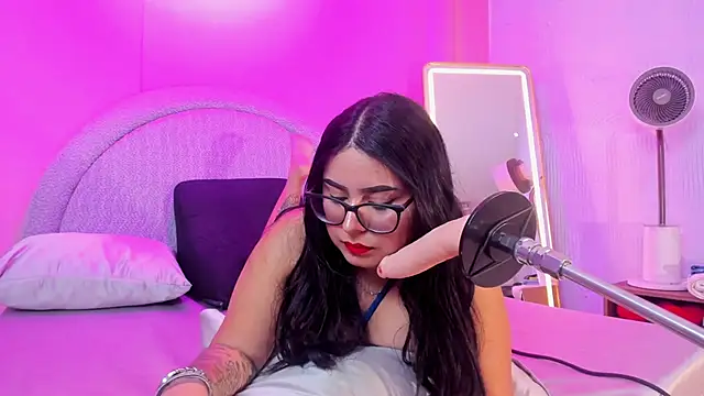 Amy whittee online show from 11.11.25