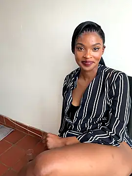 NiaLong21  online show from 11.08.25