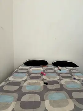 NiaLong21  online show from 11.16.25