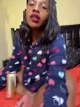 NiaLong21  online show from 12.21.25