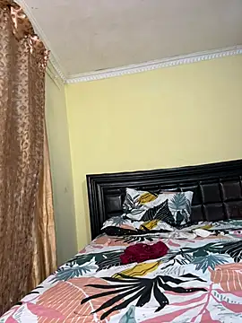 NiaLong21  online show from 02.17.26