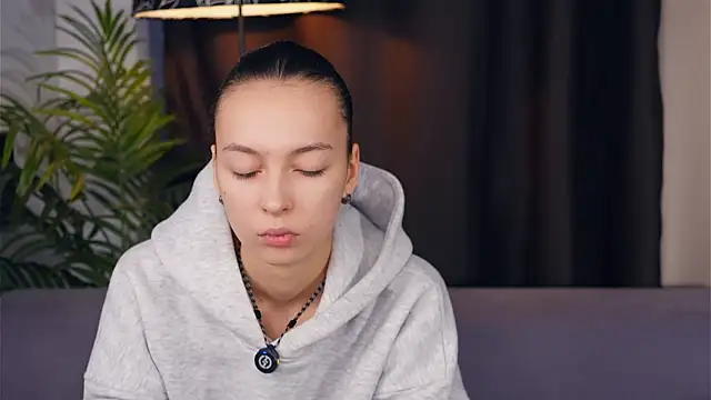 Snapshot of IvetteZermeno chatting on 11.11.25 IvetteZermeno online show from 11.11.25