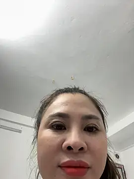 Snapshot of hellela-a chatting on 11.08.25 hellela-a online show from 11.08.25