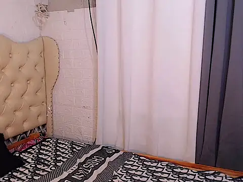 Sassy Siarre online show from 12.04.25