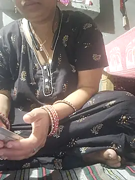 Snapshot of ZANUUA chatting on 11.15.25 ZANUUA online show from 11.15.25