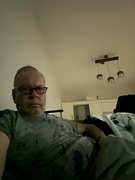 Snapshot of alexumke chatting on 11.06.25 alexumke online show from 11.06.25