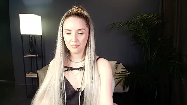Snapshot of _Mi1a_ chatting on 04.26.26 Mi1a online show from 04.26.26