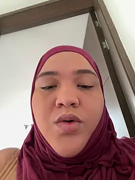 Snapshot of sweetmuslim01 chatting on 05.08.26 sweetmuslim01 online show from 05.08.26