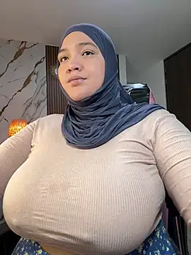 Snapshot of sweetmuslim01 chatting on 06.01.26 sweetmuslim01 online show from 06.01.26