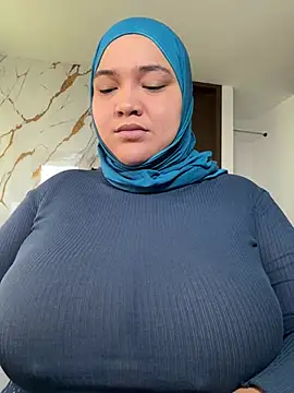Snapshot of sweetmuslim01 chatting on 06.12.26 sweetmuslim01 online show from 06.12.26