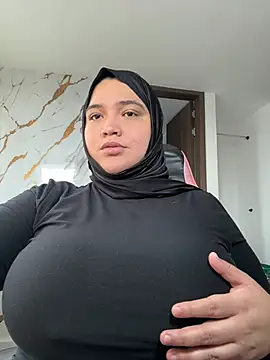 Snapshot of sweetmuslim01 chatting on 06.28.26 sweetmuslim01 online show from 06.28.26