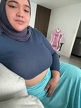 Snapshot of sweetmuslim01 chatting on 07.12.26 sweetmuslim01 online show from 07.12.26
