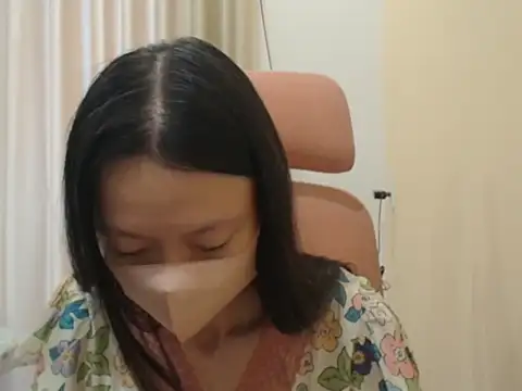 Lil-Cherries online show from 04.04.26