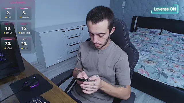 adamrayn online show from 11.12.25