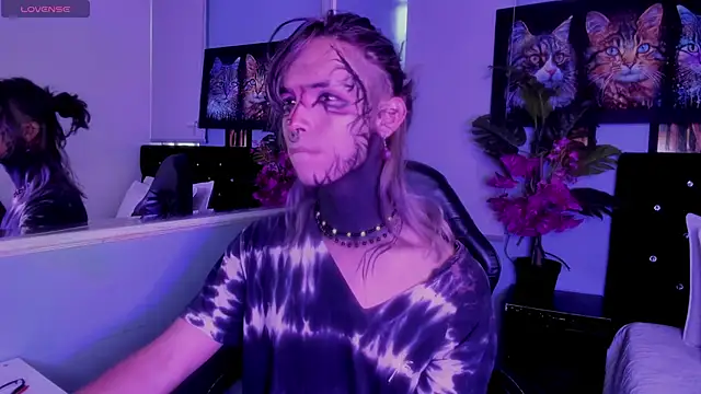 luxiel  online show from 11.12.25