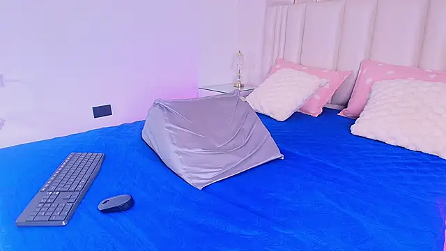 alanarose18 online show from 04.13.26