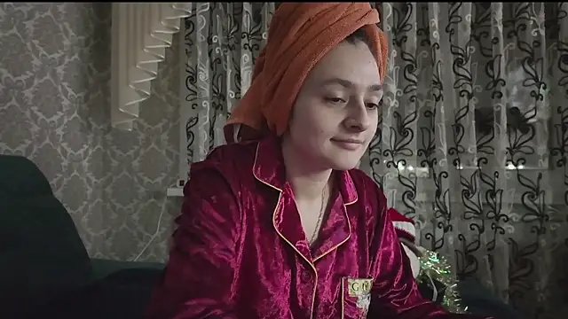 SweetLiaison online show from 12.18.25