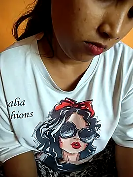 Snapshot of Sexy_Divya__ chatting on 04.23.26 Sexy Divya online show from 04.23.26