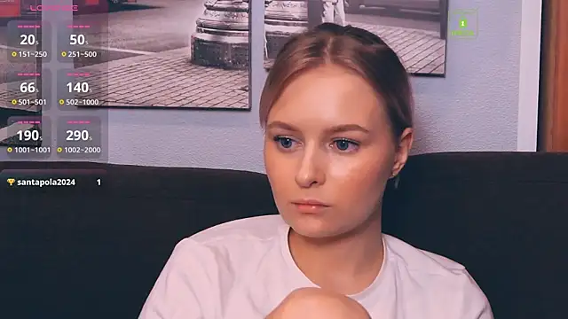 Snapshot of LunaAstra chatting on 11.09.25 LunaAstra online show from 11.09.25