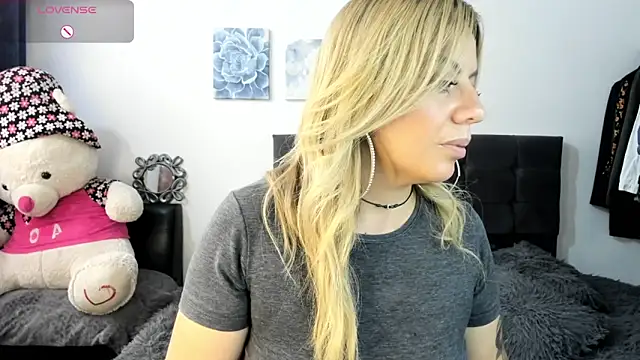 ariannawil online show from 04.08.26