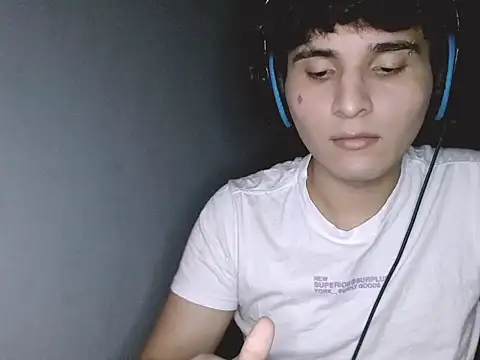 Snapshot of suggarboy03 chatting on 11.15.25 suggarboy03 online show from 11.15.25