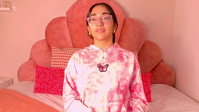 NicoletCherry   online show from 11.13.25