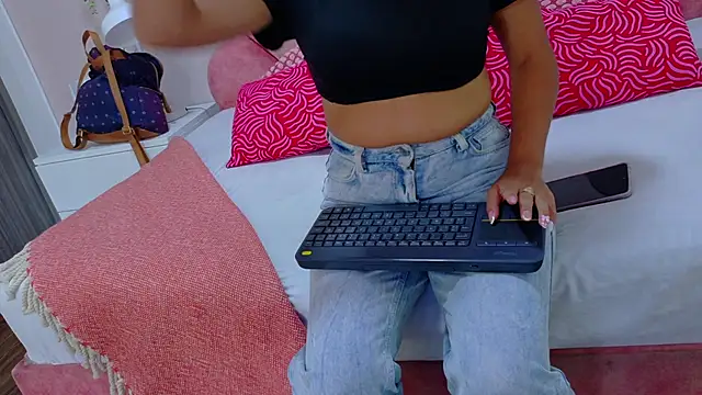 NicoletCherry   online show from 11.18.25